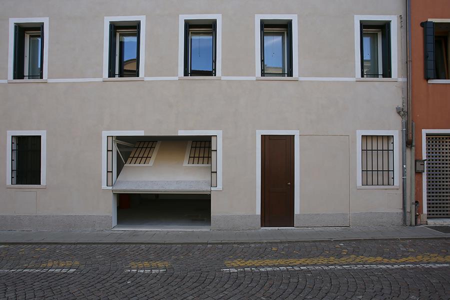 INVISIBLE / Location: Via Filippini, Treviso - Enterprise: Costruzioni BORDIGNON Volpago del Montello (TV) - Designers: Archi-Plan studio, Montebelluna (TV) - Agente: Studiodue Srl, Varaschin Valter